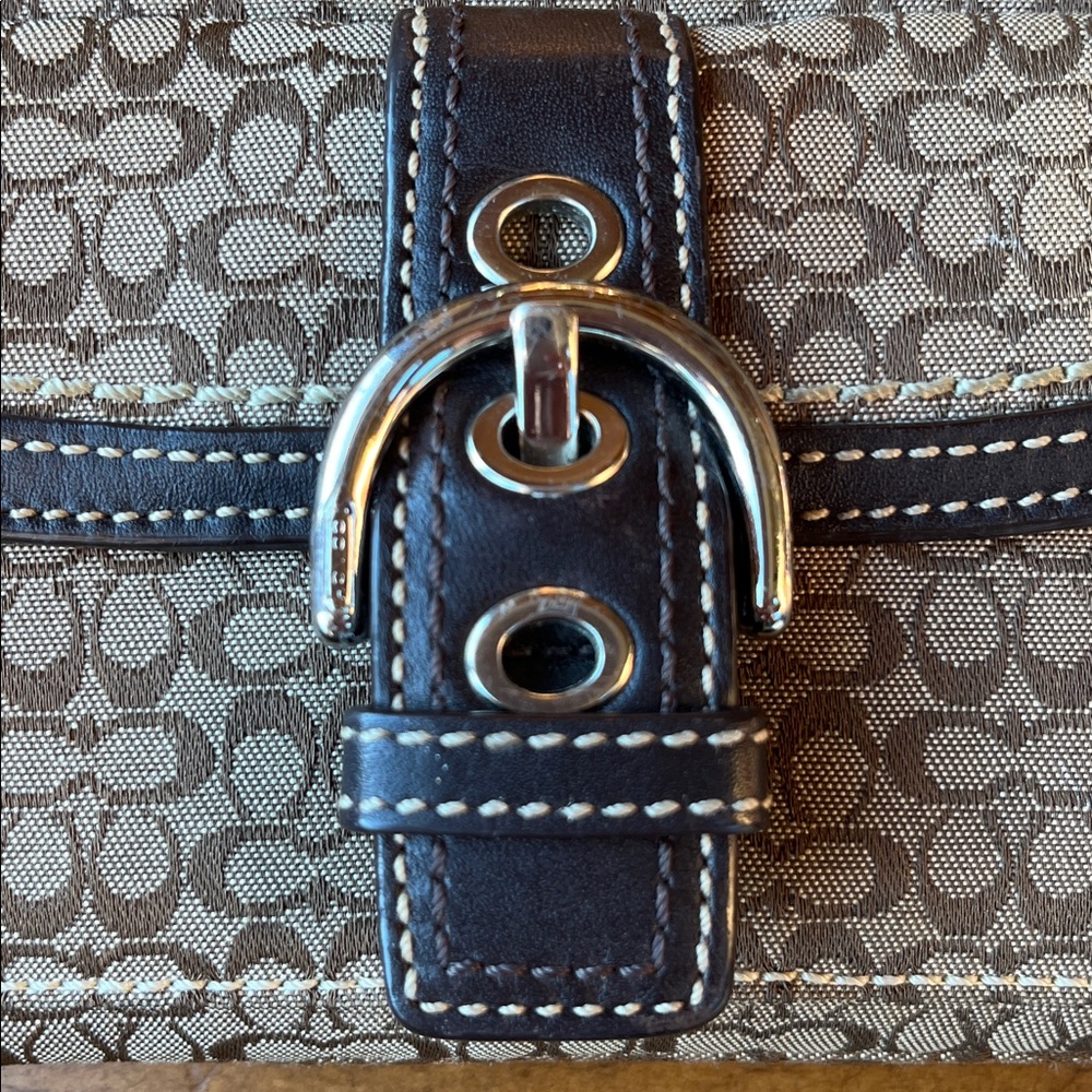 Coach Wristlet Front Buckle Pocket - Picture 2 of 13